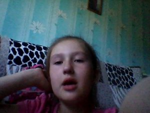 Я    плачу   из   алисы   потомучто  я   ее   обожаю   имне тебя   алиса   жалко   и   твою  семью
