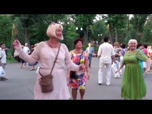 А Я УЗНАЛА ИНТЕРЕСНЫЙ МОМЕНТ! ТАНЦЫ В ПАРКЕ ГОРЬКОГО ХАРЬКОВ