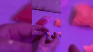 Развивашка тянется и смешивает цвета