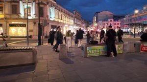 Вайб Москвы 😍 Уютные пешеходные улицы и красивые вечерние огни