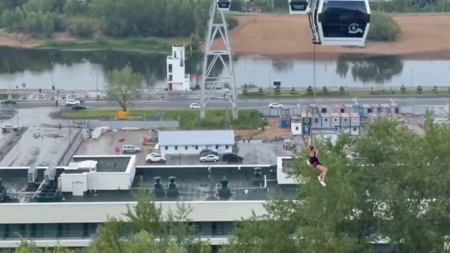 МЧС эвакуирует 16 человек из застрявших кабинок на канатной дороге в Нижегородской области
