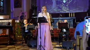 Елена Терентьева исполняет «Пленившись розой, соловей» Римского-Корсакова.Орган — Екатерина Спиркина
