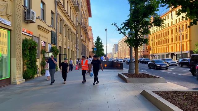Москва Россия Вечерняя летняя прогулка по Тверской улице в лучах солнца и цветах ☀️🌸 смотреть онлайн