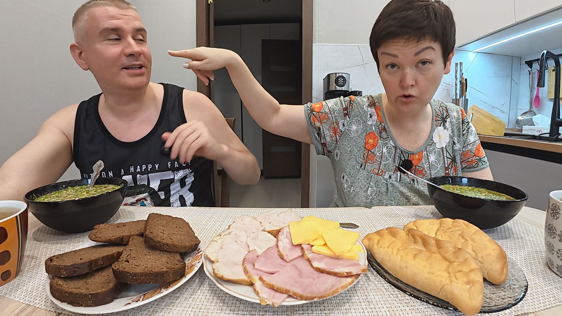 Мукбанг нашла КОРЕНЬ всех моих ПРОБЛЕМ, но он с этим не СОГЛАСЕН!) ПЛОХОЕ в нашей жизни Обед окрошка смотреть онлайн