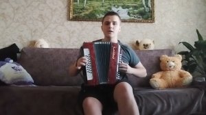 Песня под гармонь «Зори ясные» . Играет и поет: Артём Вязовский.