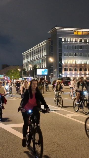 20 км по ночной Москве
#велозаезд #веломосква #велоночь #велосипед