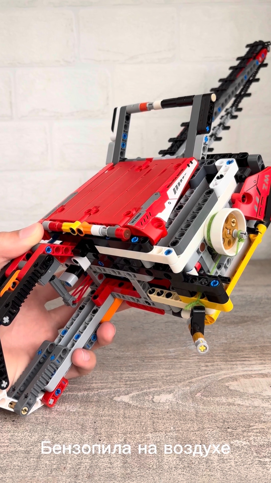 Собрал бензопилу из LEGO! Работает на воздухе 🔥 смотреть онлайн