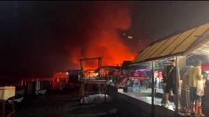 В Сочи молния уничтожила бар на пляже в поселке Лазаревское