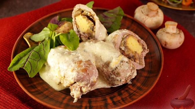 РУЛЕТИКИ ИЗ СВИНИНЫ С ГРИБАМИ И СЫРОМ
