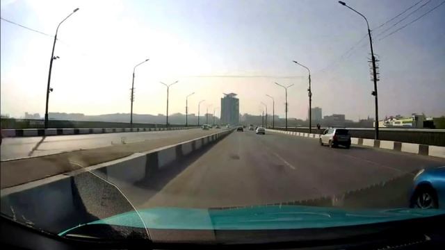 Опасные маневры на трассе в Омске