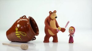 Малышка Эльза играет в мультфильм «Холодное сердце»