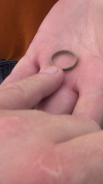 Маленькие пальчики #shorts #старинныенаходки #колечко  #metaldetecting #металлоискатель