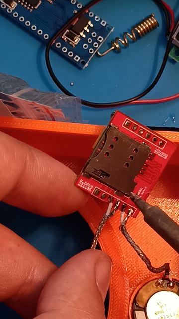 Решил немного отвлечься и собрать карманный телефон 😄 #GSM #diy #3dprint #r3mdg #arduino #sim800l смотреть онлайн