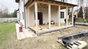 ВЕРАНДА ИЗ БРУСА И КРЫЛЬЦО НА СТАЛЬНЫХ СТОЛБАХ