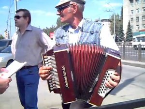 дядя Слава. «Матаня» и «Страдания». (Липецкий рынок.)