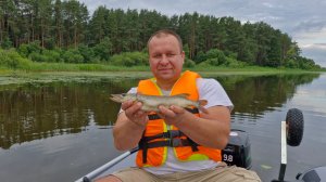 Рыбалка с лодки на Волге под Тверью. 🌊🎣🌧