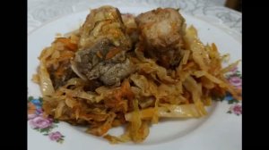 Свинная грудинка тушеная с капустой