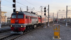 «Машка» Тепловоз ДМ62-1759 с пасс.поездом на Ладожском вокзале, апрель 2022 года