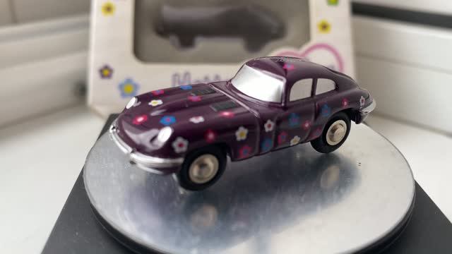 1:90 Jaguar E-Type 1961 г. , Schuco, серия Piccolo смотреть онлайн