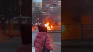 На Коломяжском проспекте, у азс Газпромнефть, сгорела буханка