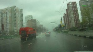 Пробки в Москве из-за полива дорог во время дождя