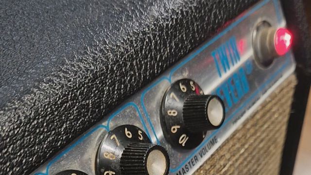 Fender Twin Reverb 79s UL + Tone Tubby Blue Sky смотреть онлайн