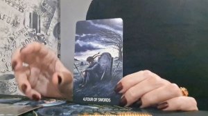 Как он воспринимает вашу ситуацию? Расклад Таро