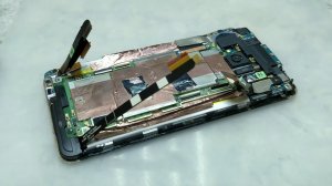 РЕМОНТ HTC, Я В ШОКЕ, КТО ДЕЛАЕТ HTC, ДИСПЛЕЙ ПРИКЛЕЕН НА СКОТЧ
