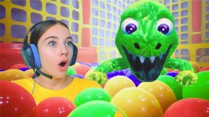 Я НАШЛА ДИНОЗАВРА! Playtown