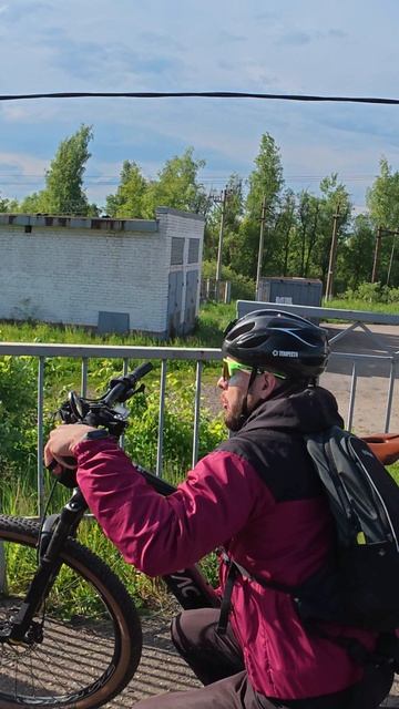 Как поднимать велосипед на лестницу #велосипед #cycling
