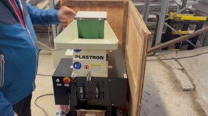 Измельчение двухлитровых канистр на дробилке для пластика PC-230A