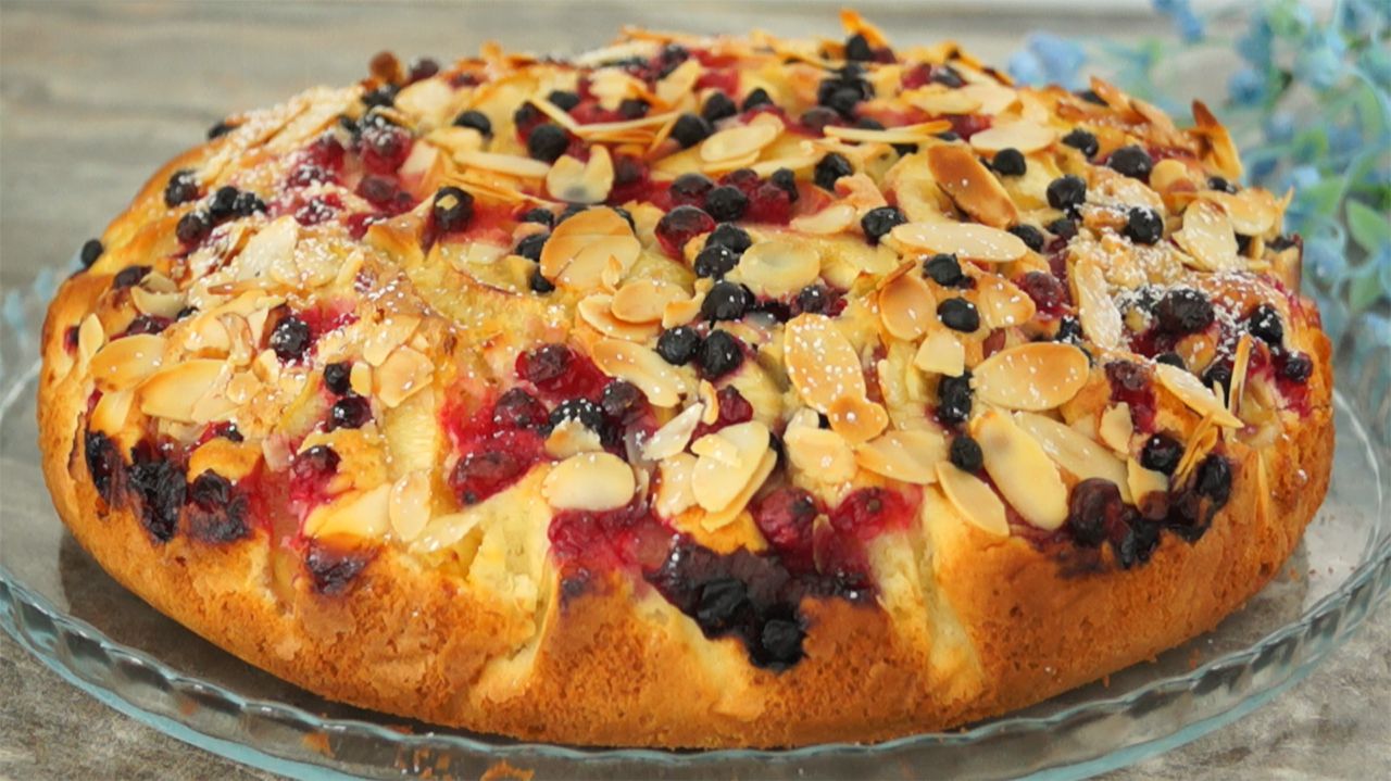 ТАЕТ ВО РТУ. ПИРОГ с фруктами и ягодами. Простой рецепт пирога | Fruit pie смотреть онлайн