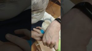 Комбинированное тейпирование при травме связок,мышц большого пальца.