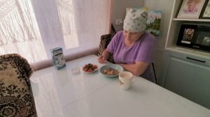 День силы: расколка , укладка дров.