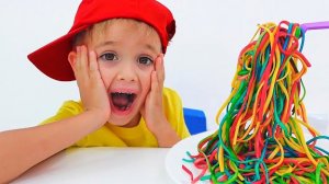 ВЛАД ПРЯЧЕТ ЛАПШУ ОТ НИКИТЫ?! 🍜😱 Квест в темноте и Секретные Игрушки!