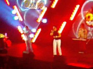 Горячие головы Не жени меняArena Moscow Дискач 90х Dfm Live
