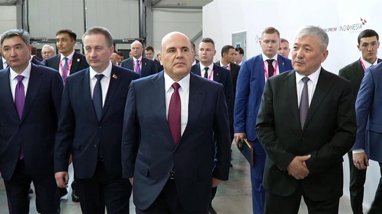 На полях выставки "Иннопром - 2026" Михаил Мишустин провел серию двусторонних встреч. смотреть онлайн