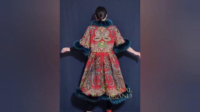 Платье кафтан из павловопосадского платка "Царевна лягушка" с лисой чернобуркой смотреть онлайн