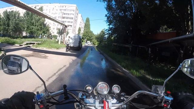 Наконец остановил инспектор ГИБДД.