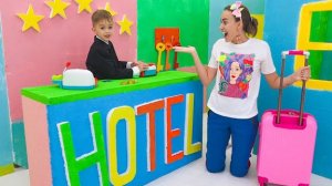 ХУДШИЙ ОТЕЛЬ В МИРЕ?! 🏨😱 Влад и Никита спасают капризного гостя!
