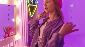 Вики-шоу «Хэй лейдис» (Viki Show). В ролях: Вика Соловьева, Арина Данилова, Лиза Анохина