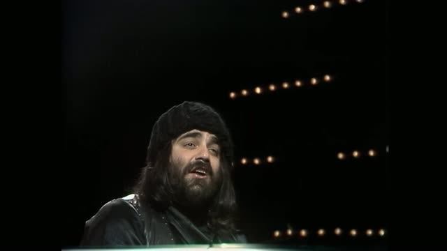Demis Roussos - From Souvenirs To Souvenirs смотреть онлайн