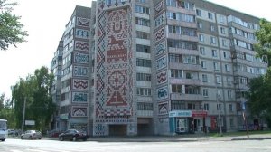 Новый мурал украсил фасад жилого дома в центре Бийска («Будни», 06.07.26г., Бийское телевидение)