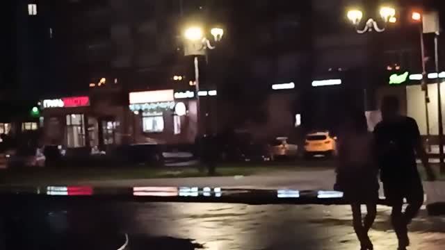 ВЕЧЕРНИЙ НОВОКУЗНЕЦК. КУПАНИЕ В ФОНТАНЕ. С ПРАЗДНИКОМ  !!!