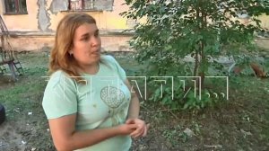 Неадекватный мужчина заблокировал детскую площадку мусорным контейнером на Московском шоссе