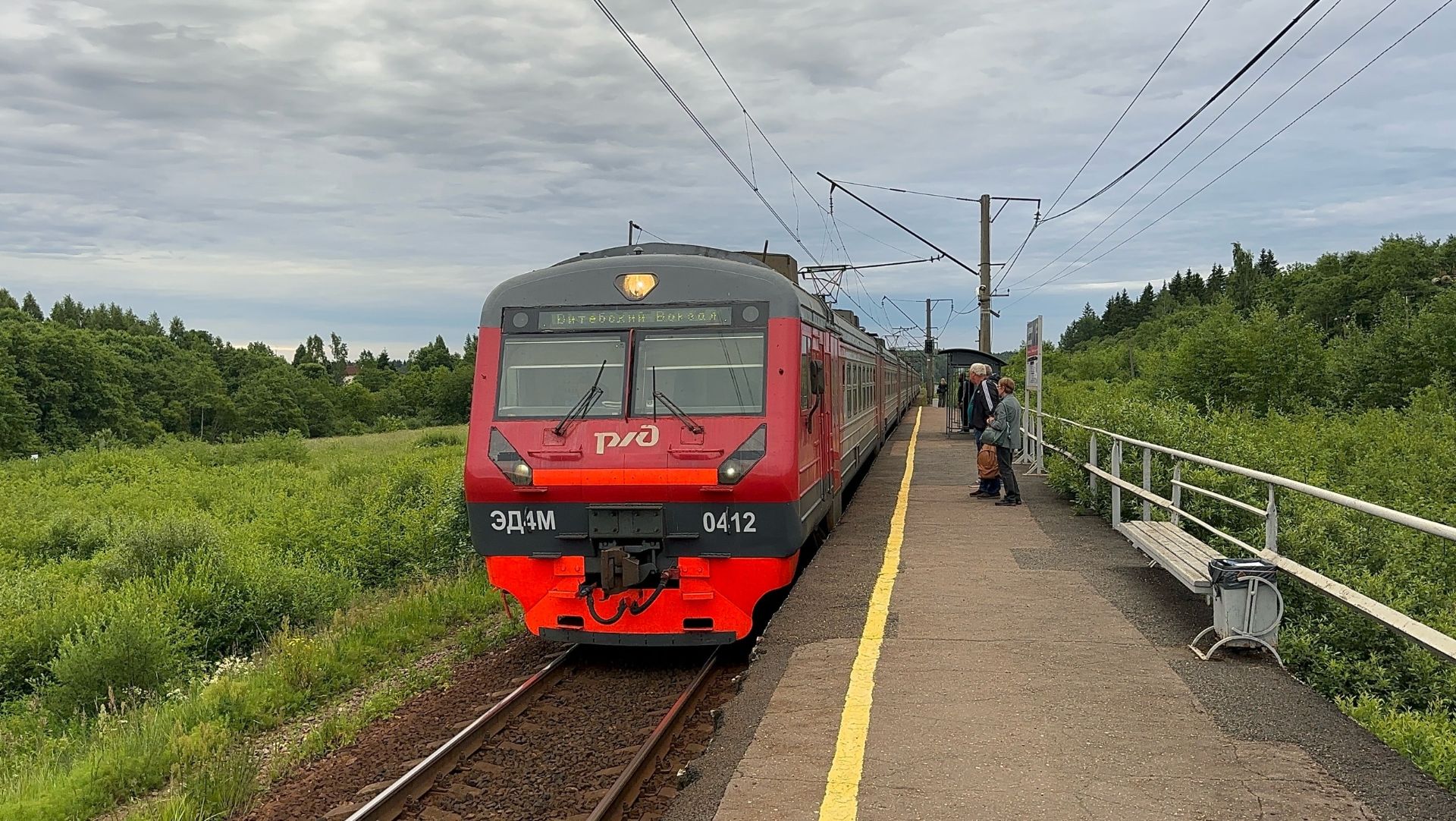 «Первая электричка!» Электропоезд «Кософар» ЭД4М-0412 на пл.Дудоровская и Пр.Славы, июнь 2026 года