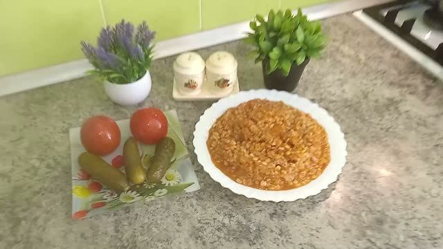 Рецепт вкусного ужина. Мясо с овощами и перловой крупой в томатно - чесночном соусе