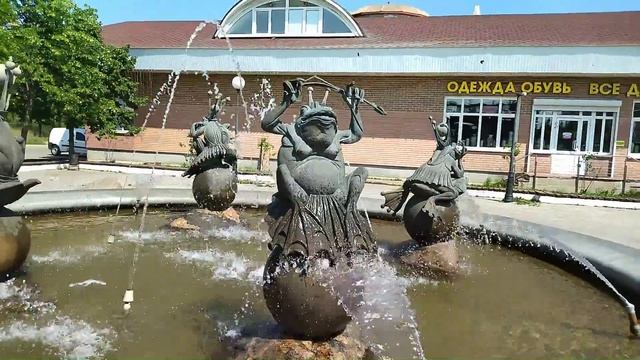 Песня "Три желания". Фонтан "Ожидание", с лягушками. Город Дмитров смотреть онлайн