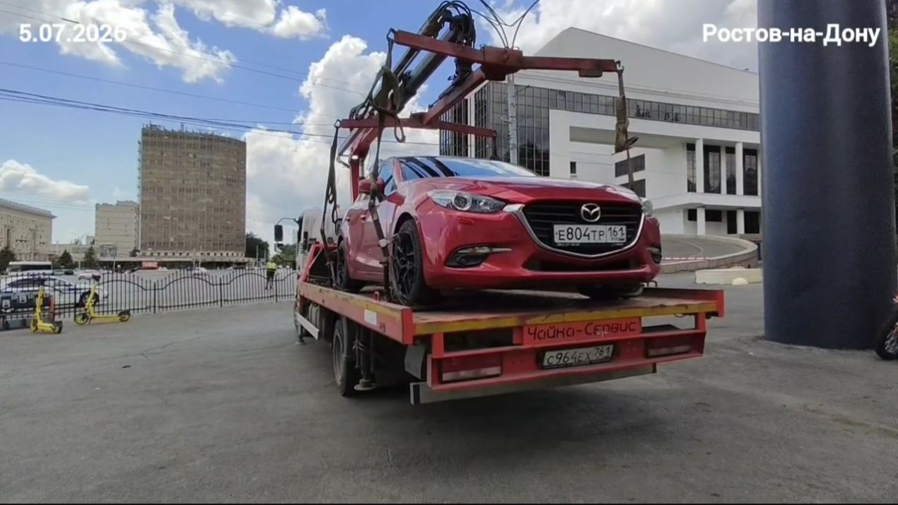 🔥НА ШТРАФСТОЯНКУ ЭВАКУИРУЮТ АВТОМОБИЛИ С ТРОТУАРА У ПАРКА РЕВОЛЮЦИИ🔥