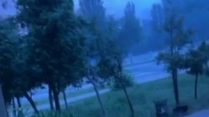 Ище кадры детонации склада ракет в Киеве,которые разлетаются на десятки километров
